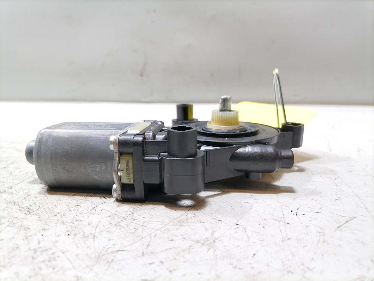 Seat Leon 5F original Fensterhebermotor vorn links Bj.2015